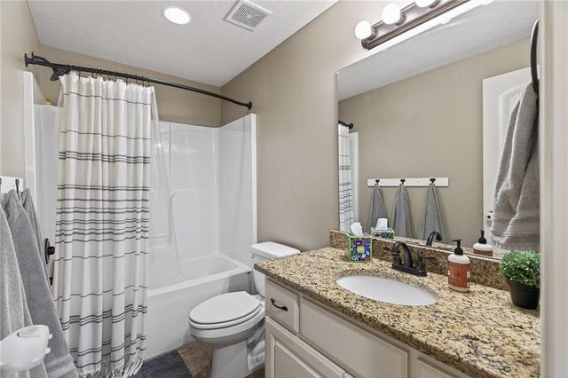 18302 W 194th Terrace, Spring Hill, KS 66083