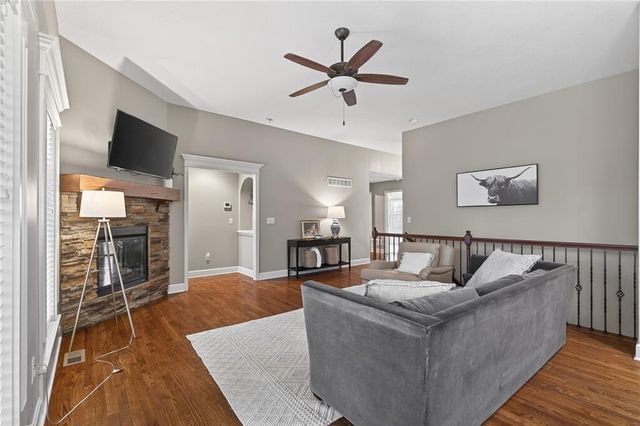 18302 W 194th Terrace, Spring Hill, KS 66083