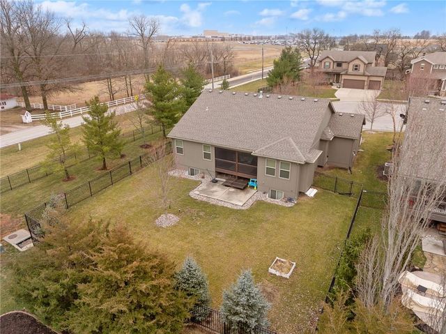 18302 W 194th Terrace, Spring Hill, KS 66083
