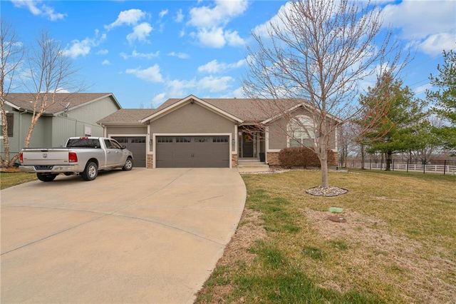 18302 W 194th Terrace, Spring Hill, KS 66083