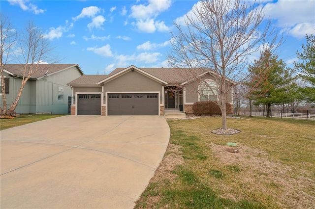 18302 W 194th Terrace, Spring Hill, KS 66083