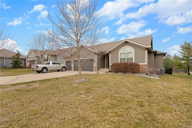 18302 W 194th Terrace, Spring Hill, KS 66083
