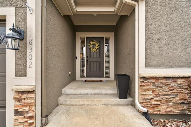 18302 W 194th Terrace, Spring Hill, KS 66083