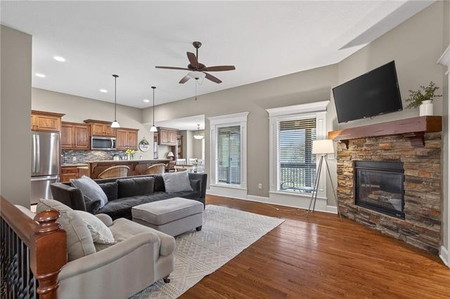 18302 W 194th Terrace, Spring Hill, KS 66083