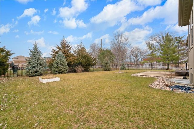 18302 W 194th Terrace, Spring Hill, KS 66083