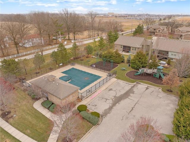 18302 W 194th Terrace, Spring Hill, KS 66083