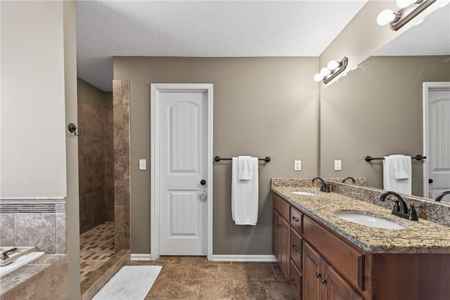 18302 W 194th Terrace, Spring Hill, KS 66083