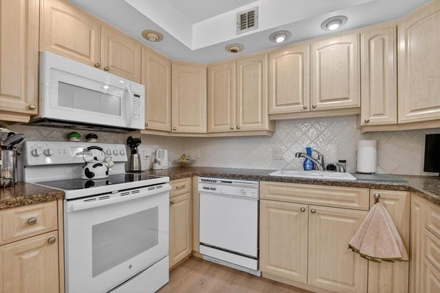 112 Richmond A A, Deerfield Beach, FL 33442