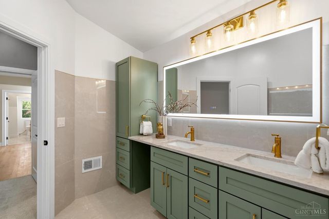 3834 Petoskey Avenue, Mariemont, OH 45227