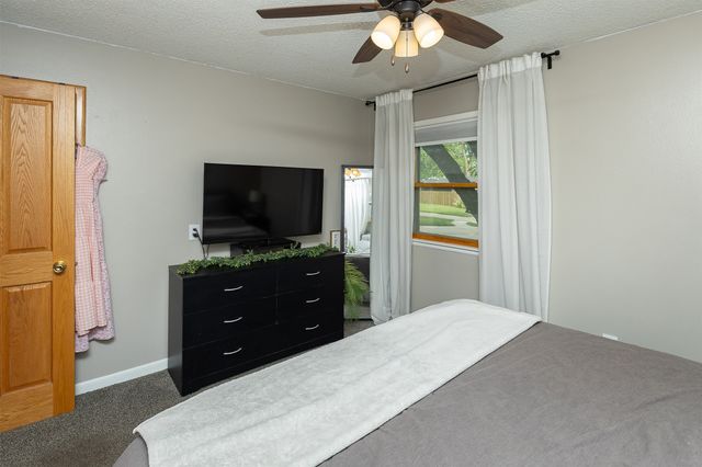 1229 SW Franklin Court, Ankeny, IA 50023