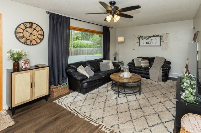 1229 SW Franklin Court, Ankeny, IA 50023