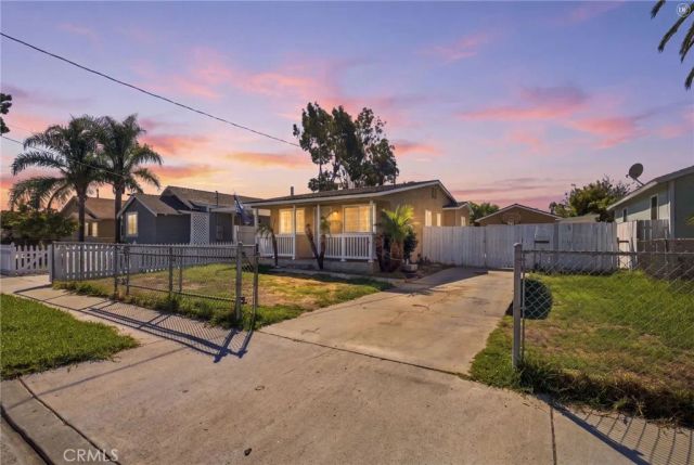 5510 Roosevelt Avenue, Santa Ana, CA 92703