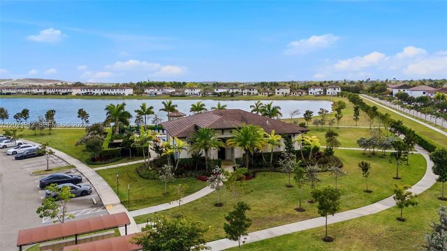 10009 SW 228th Ter ., Miami, FL 33190