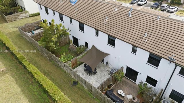 10009 SW 228th Ter ., Miami, FL 33190
