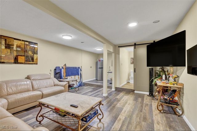 17827 Roseland Road, Cleveland, OH 44112