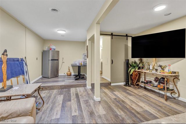 17827 Roseland Road, Cleveland, OH 44112