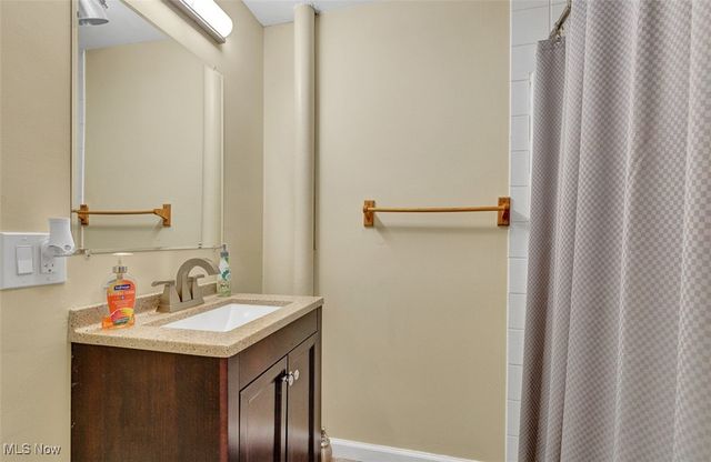 17827 Roseland Road, Cleveland, OH 44112