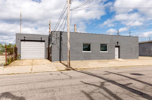 17827 Roseland Road, Cleveland, OH 44112