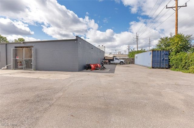 17827 Roseland Road, Cleveland, OH 44112