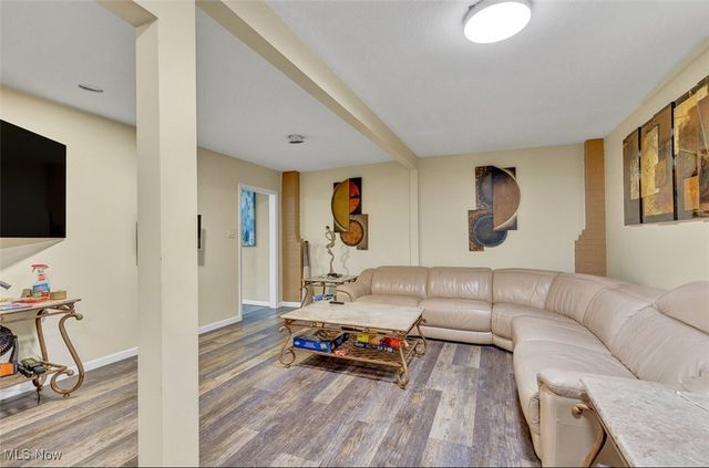 17827 Roseland Road, Cleveland, OH 44112