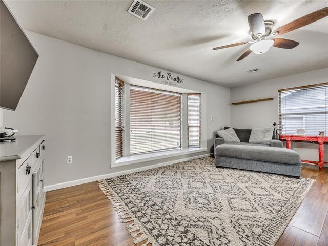 324 W Seward Road, Guthrie, OK 73044