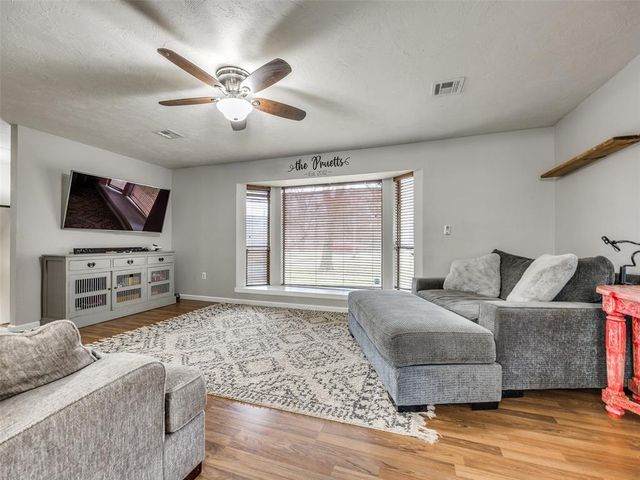 324 W Seward Road, Guthrie, OK 73044