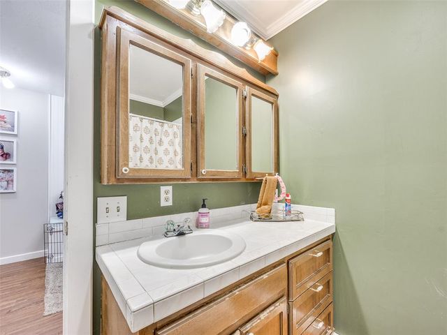 324 W Seward Road, Guthrie, OK 73044