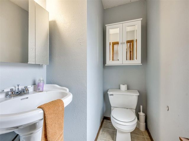 324 W Seward Road, Guthrie, OK 73044