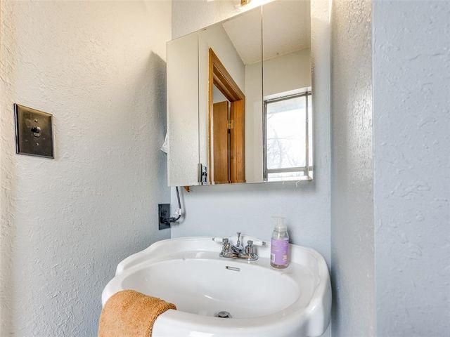 324 W Seward Road, Guthrie, OK 73044