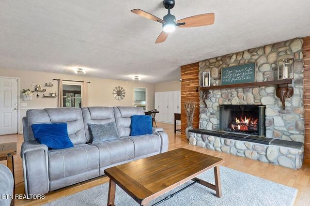 618 Cash Dollar Rd, Sparta, TN 38583