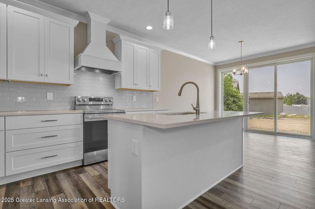 1145 Peninsula Drive, Grand Ledge, MI 48837