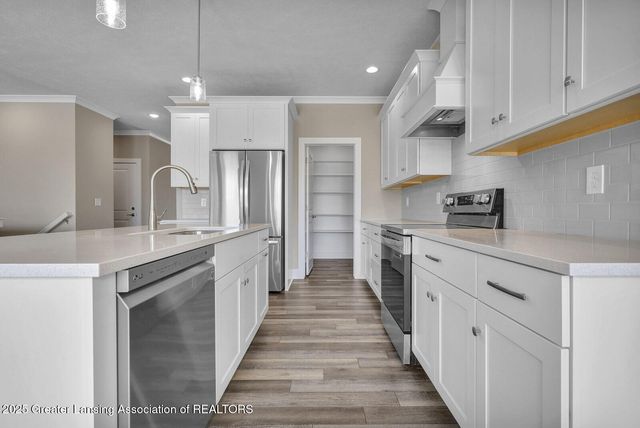 1145 Peninsula Drive, Grand Ledge, MI 48837