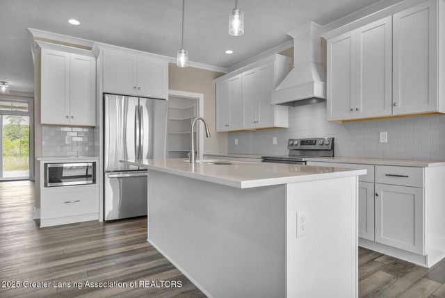 1145 Peninsula Drive, Grand Ledge, MI 48837