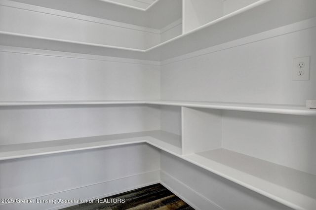 1145 Peninsula Drive, Grand Ledge, MI 48837