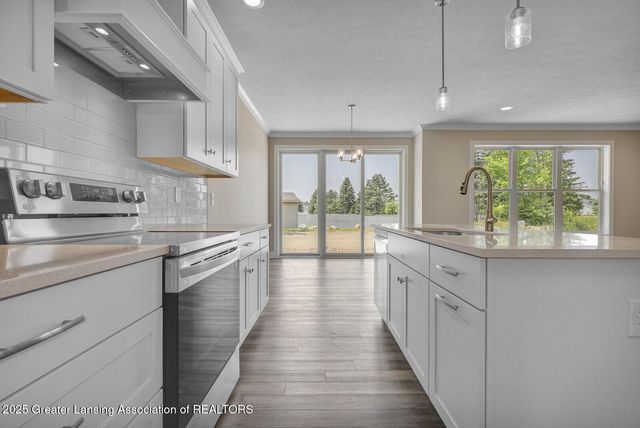 1145 Peninsula Drive, Grand Ledge, MI 48837