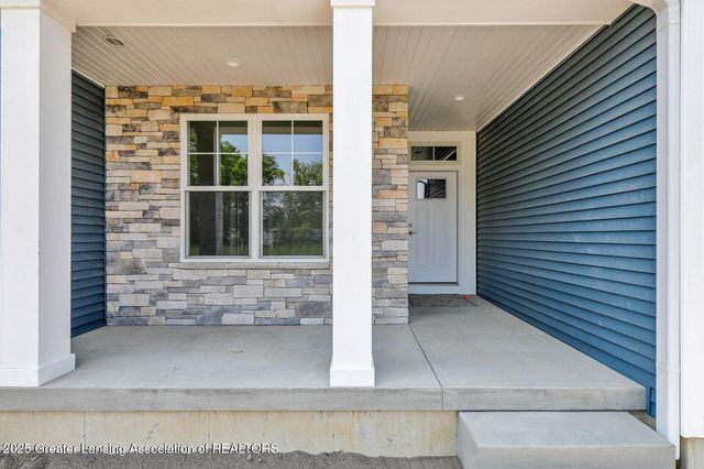 1145 Peninsula Drive, Grand Ledge, MI 48837