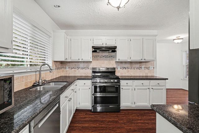 23 S Tallowberry Drive, The Woodlands, TX 77381