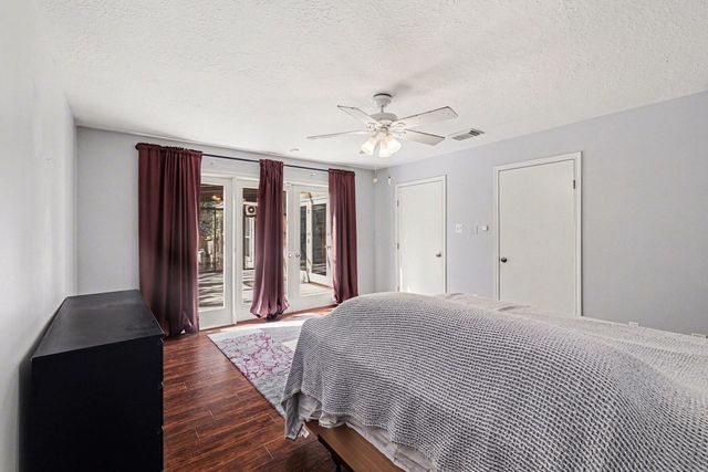 23 S Tallowberry Drive, The Woodlands, TX 77381