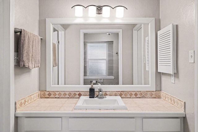 23 S Tallowberry Drive, The Woodlands, TX 77381