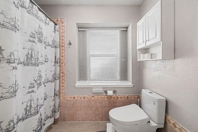 23 S Tallowberry Drive, The Woodlands, TX 77381