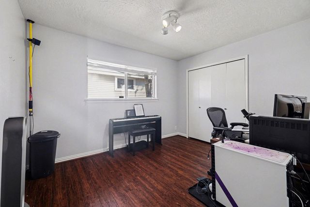 23 S Tallowberry Drive, The Woodlands, TX 77381