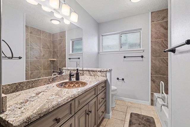 23 S Tallowberry Drive, The Woodlands, TX 77381