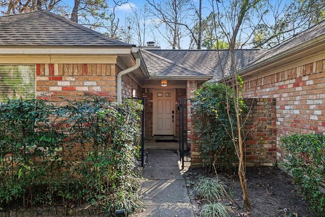 23 S Tallowberry Drive, The Woodlands, TX 77381