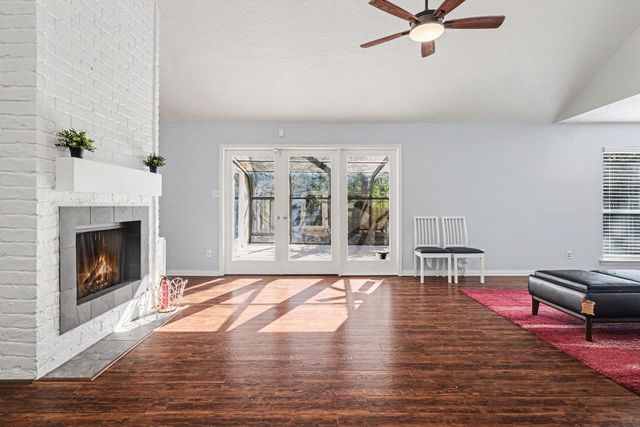 23 S Tallowberry Drive, The Woodlands, TX 77381