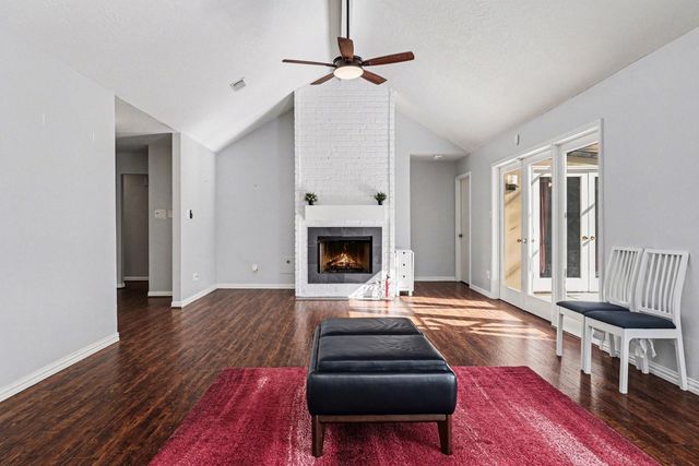 23 S Tallowberry Drive, The Woodlands, TX 77381