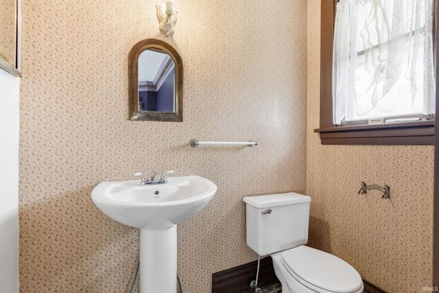 206 S Main Street, Ligonier, IN 46767