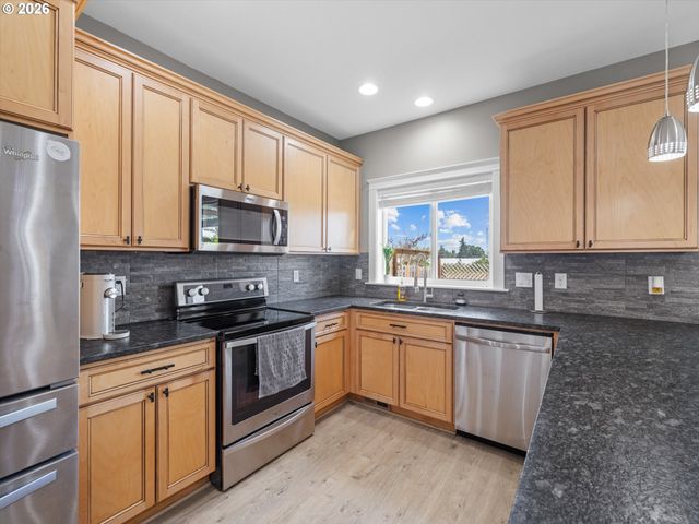 737 JUNE Dr, Molalla, OR 97038