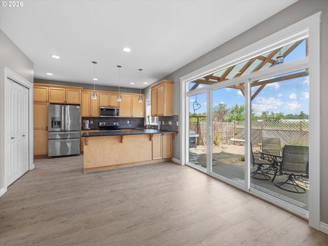 737 JUNE Dr, Molalla, OR 97038
