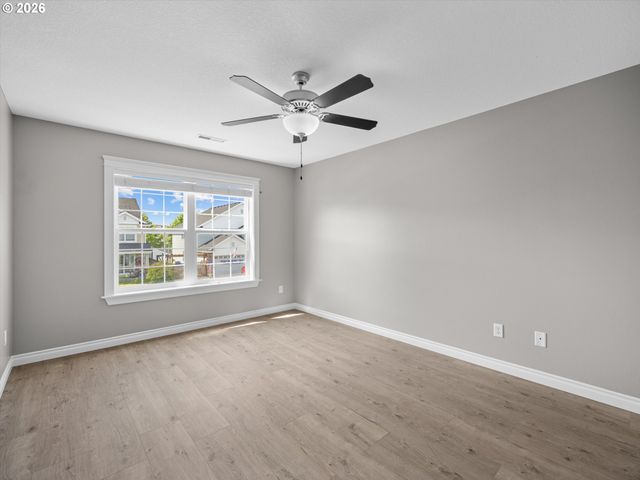 737 JUNE Dr, Molalla, OR 97038