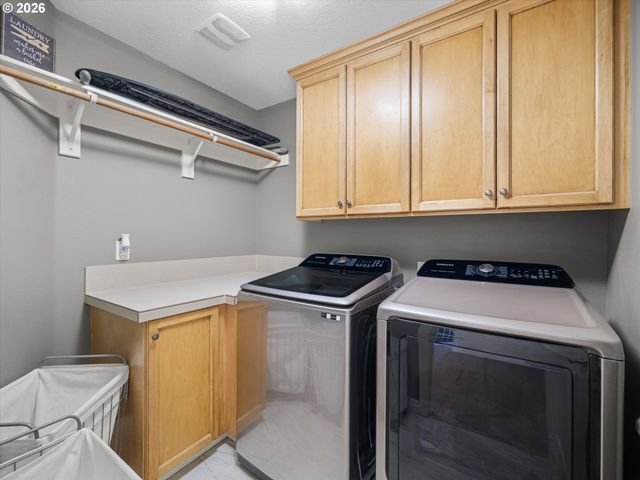 737 JUNE Dr, Molalla, OR 97038